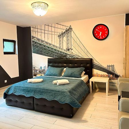 The Bridge - Central Studio With Free Parking Craiova Exterior photo