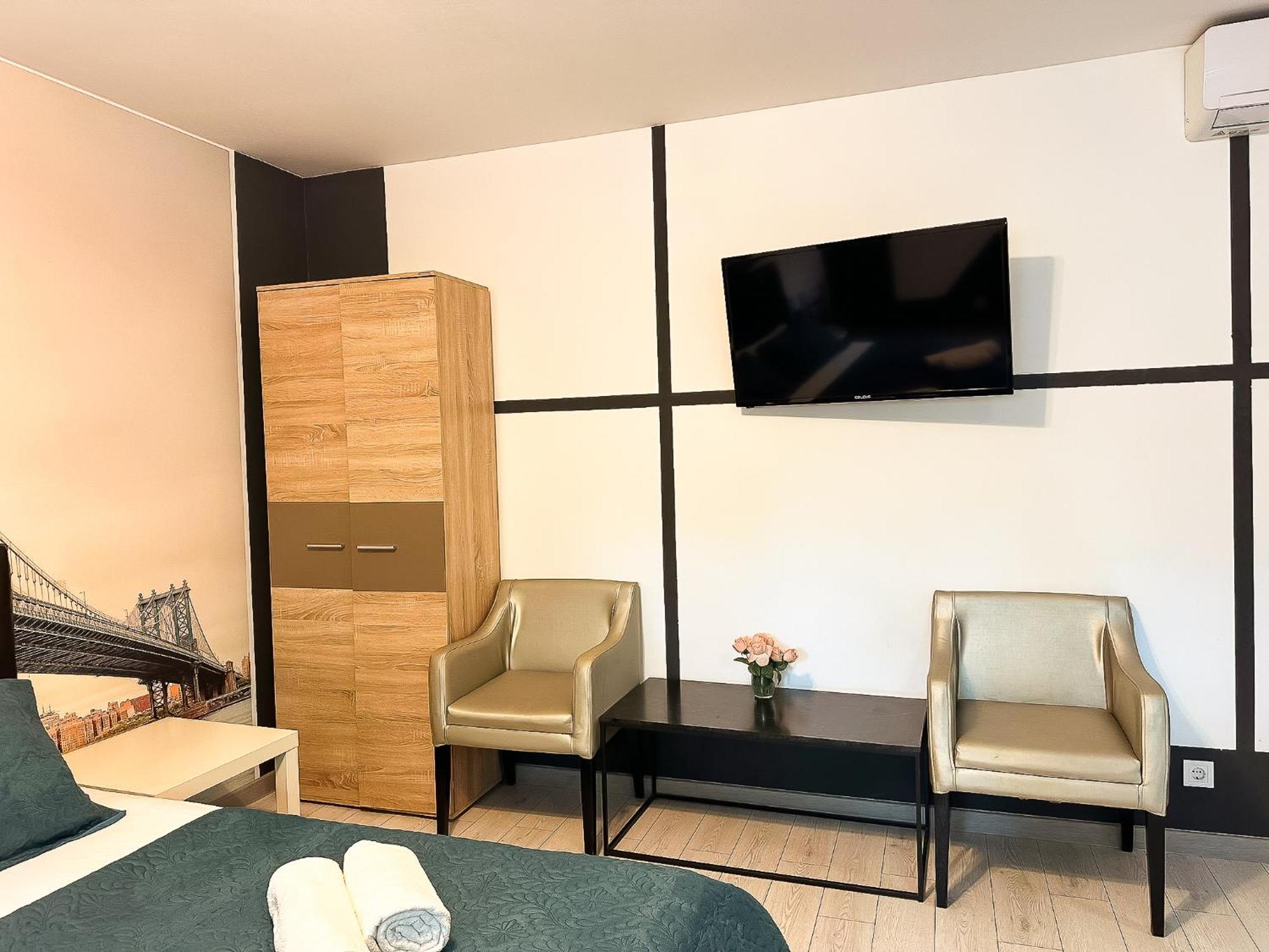 The Bridge - Central Studio With Free Parking Craiova Exterior photo